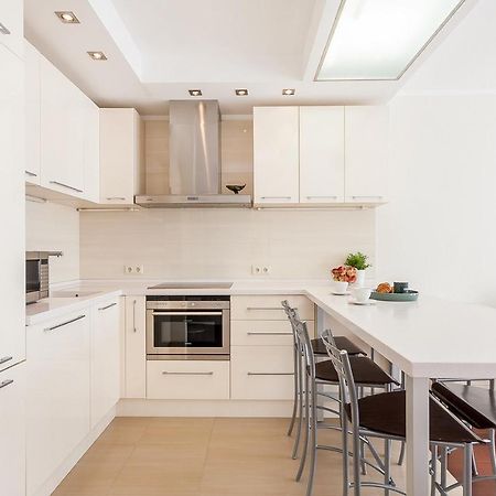 Central Apartment In Gedimino Av By Urban Rent Vilna Exterior foto