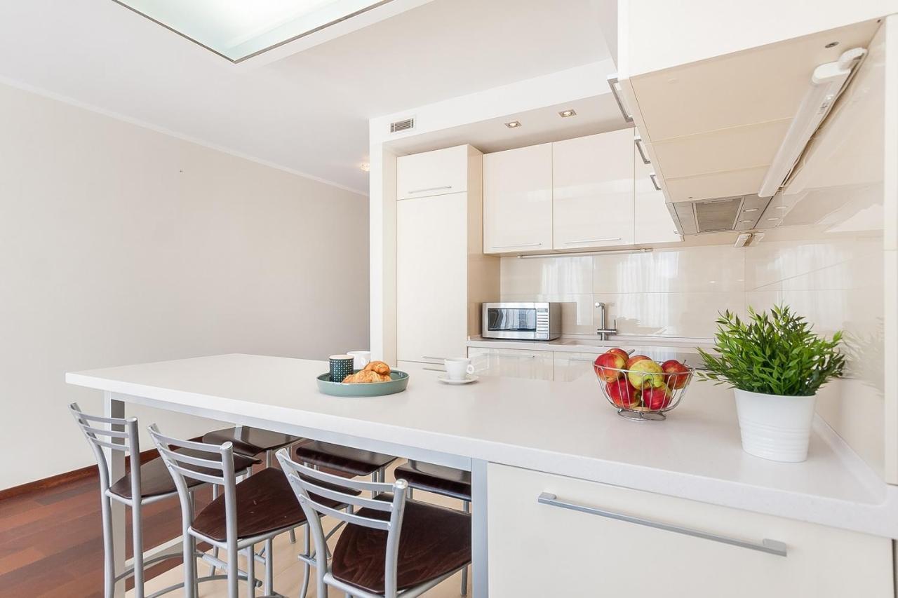 Central Apartment In Gedimino Av By Urban Rent Vilna Exterior foto